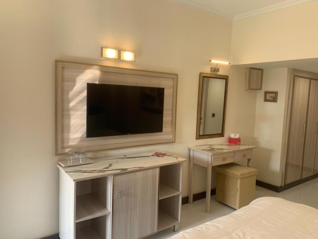 Airport Hotel Karachi Exterior photo